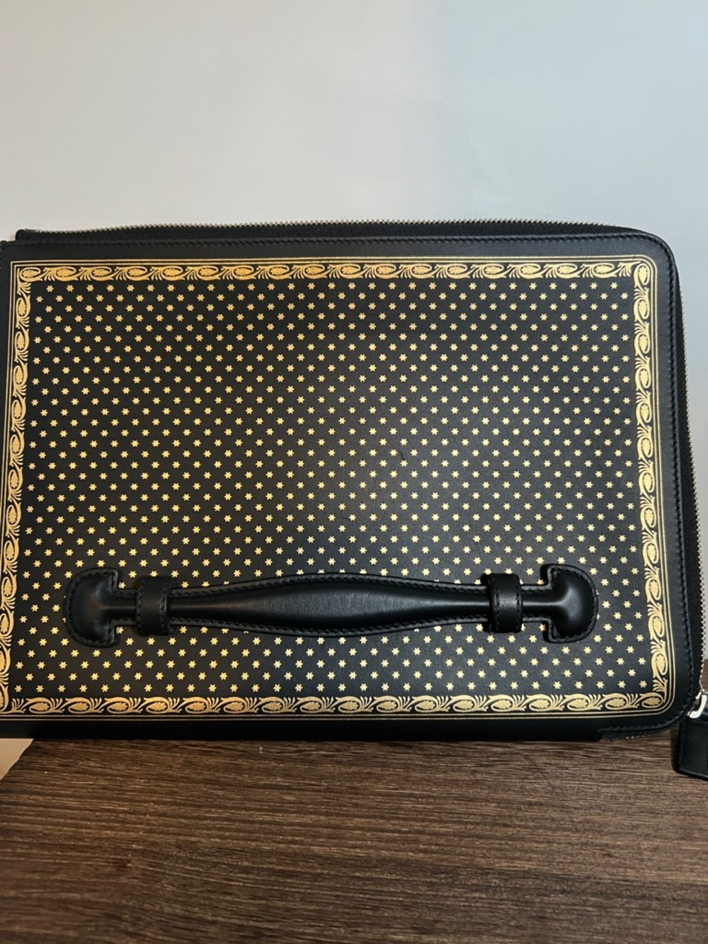 Guccy Magnetismo Black and Gold Zip Pouch - Picture 2 of 5